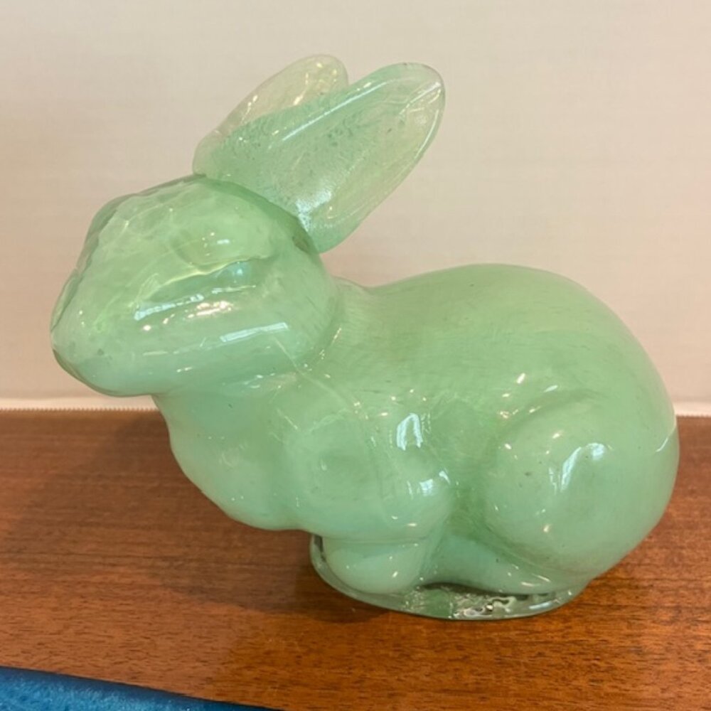 BLOWN ART GLASS JADE MINT GREEN SWIRL 7" BUNNY RABBIT FIGURINE
